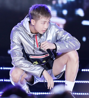 RM (rappeur) / Author: Toomuch940912 / Licensed under the Creative Commons Attribution 4.0 International license