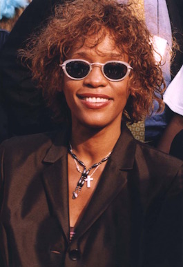 Whitney Houston / Author : John Mathew Smith & www.celebrity-photos.com from Laurel Maryland, USA 10-2010 / CC BY-SA (https://creativecommons.org/licenses/by-sa/2.0/deed.en)